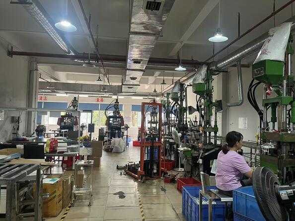 Dongguan Xinwei Clothing Accessories Co.,Ltd.