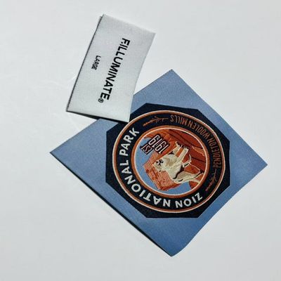 Классная одежда Тканеная одежда Этикетки на этикетках с ультразвуковой резкой