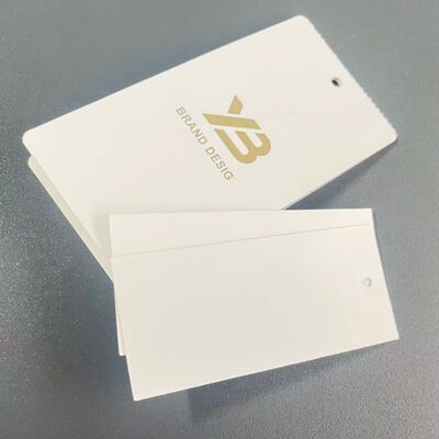 Подходит для большинства стандартных бирок, изготовленных на заказ, для одежды. Легкий и прочный материал, подходящий для представления одежды и одежды